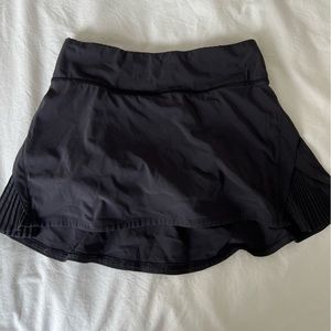 LULULEMON black tennis skirt with pleats on back